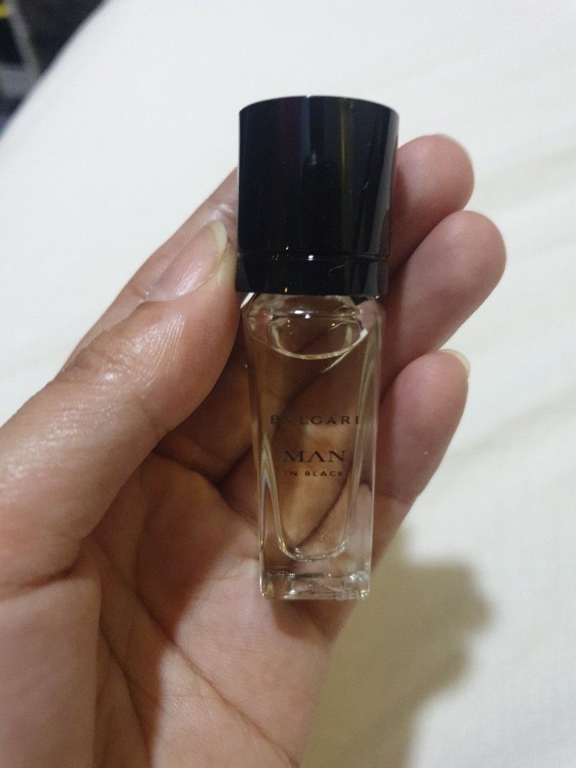 Bvlgari Man in Black Eau de Parfum 5ml (Category: Fragrance & Deodorants) located in Valenzuela. Submitted by roxie018 (Listing ID 1434444082, Image 3). Description: - Bvlgari Man in Black Eau de Parfum - 5ml bottle - New, in original box - Box includes ingredients and details - Small, rectangular glass bottle - Black cap - Black box with gold lettering.