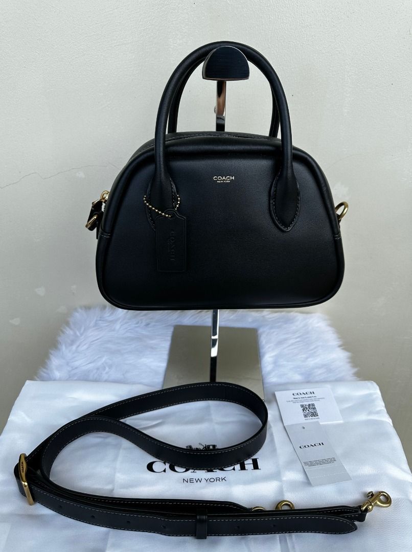 C O A C H RETAIL Borough Bowling Bag (Category: Luxury Bags & Wallets) located in Baguio. Submitted by lovedropbyk (Listing ID 1434504342, Image 1). Description: C O A C H Borough Bowling Bag Color: Black Size: 23 cm x 15 cm x 9.5 cm Handle: 7 cm drop Personal preloved (well taken care of) Condition: 9.5/10 *This is C o a c h Retail, NOT outlet Inclusion: Dust bag, Carecard, Detachable strap Available for lay-away up to 2 mos 📌 Loc: Baguio City 