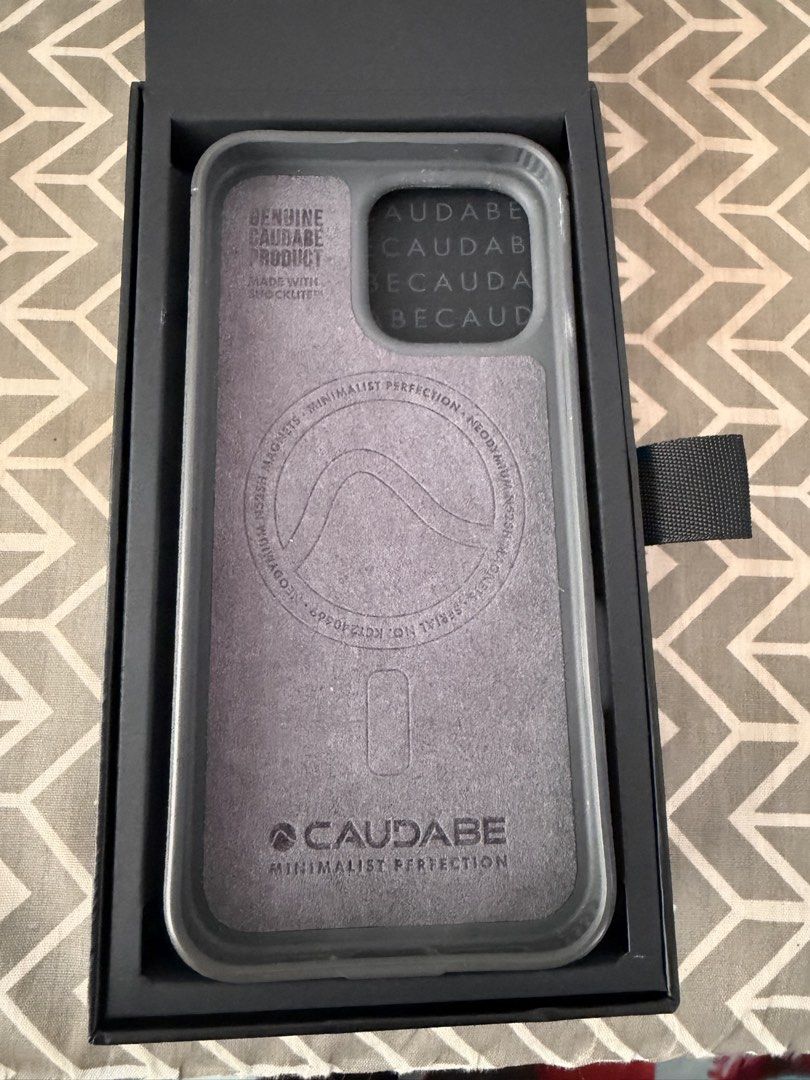 caudabe (Category: Other Gadgets) located in Kulai. Submitted by justpreloveditem (Listing ID 1434402483, Image 3). Description: salam.caudabe case for iphone 16 promax untuk di jual.condition 8/10.berminat boleh dm terus..