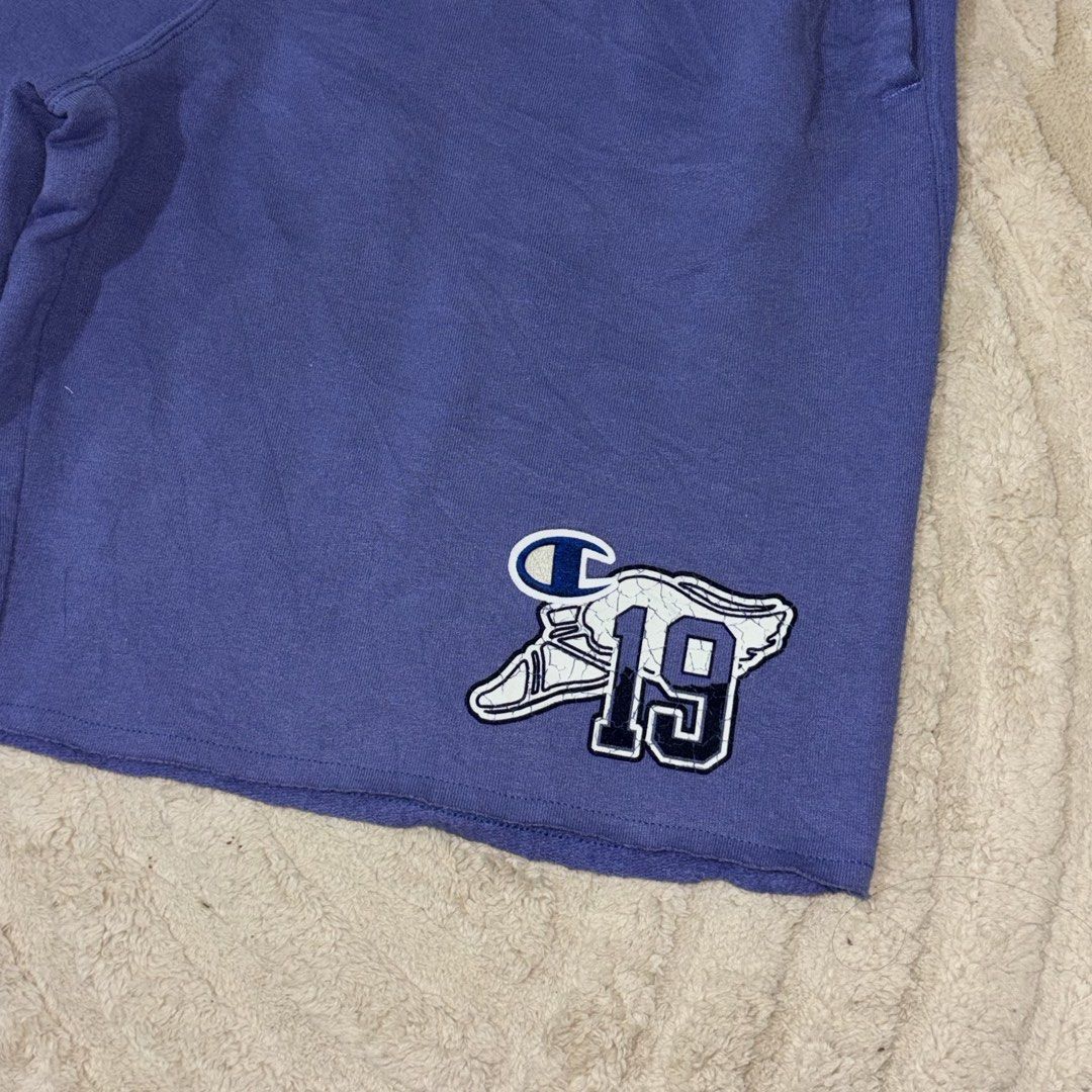 Champion Lavender Cotton Shorts (Category: Shorts) located in Quezon City. Submitted by grailph (Listing ID 1434558588, Image 2). Description: - Champion lavender shorts - Authentic - Size: L on tag - 29-34 waistline - 21.5” Length - Champion logo and graphic on left leg - Elastic waistband with drawstring - Two side pockets Issue last pic not sure san ako nasabit kindly check the last photo Minor discoloration sa drawstring (unnoticeable) 300+sf