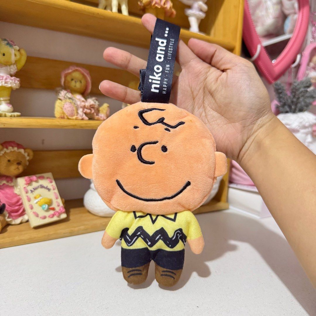 Charlie Brown Snoopy Pouch with Sling (Category: Purses & Pouches) located in Manila. Submitted by ashyyel_ (Listing ID 1434396767, Image 1). Description: .
