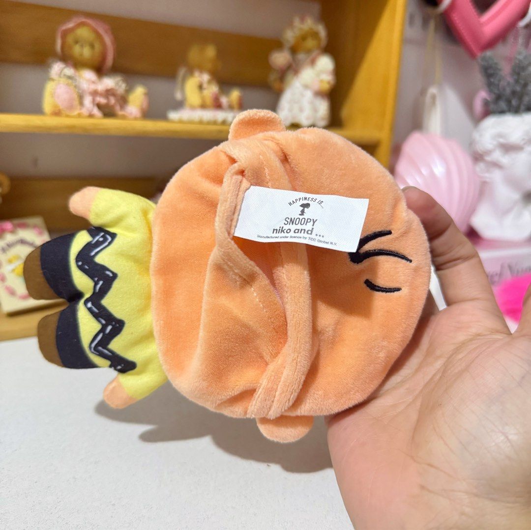 Charlie Brown Snoopy Pouch with Sling (Category: Purses & Pouches) located in Manila. Submitted by ashyyel_ (Listing ID 1434396767, Image 3). Description: .