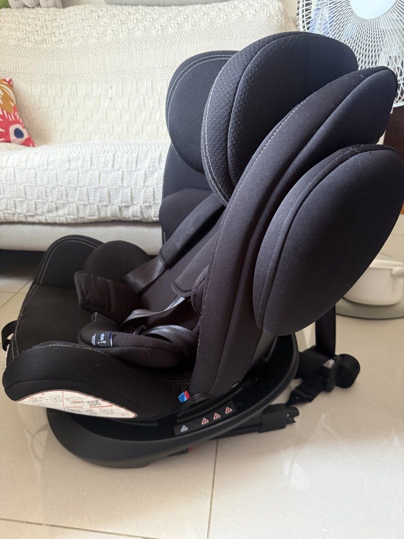 Chicco Seat (Category: Car Seats) located in Makati City. Submitted by sheeca (Listing ID 1434397286, Image 2). Description: - Chicco car seat - Black design with white stitching - Five-point harness system - Adjustable headrest - Safe and comfortable design - Suitable for various age groups - Compatible with most car models RFS: out grown by my baby.