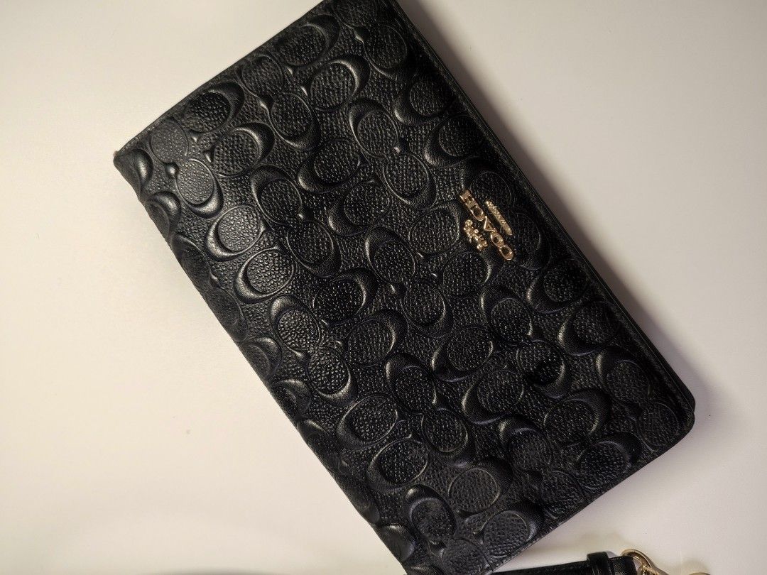 Coach Anna Sling Bag (Category: Luxury Bags & Wallets) located in Caloocan City. Submitted by czarina.553 (Listing ID 1434401328, Image 2). Description: .