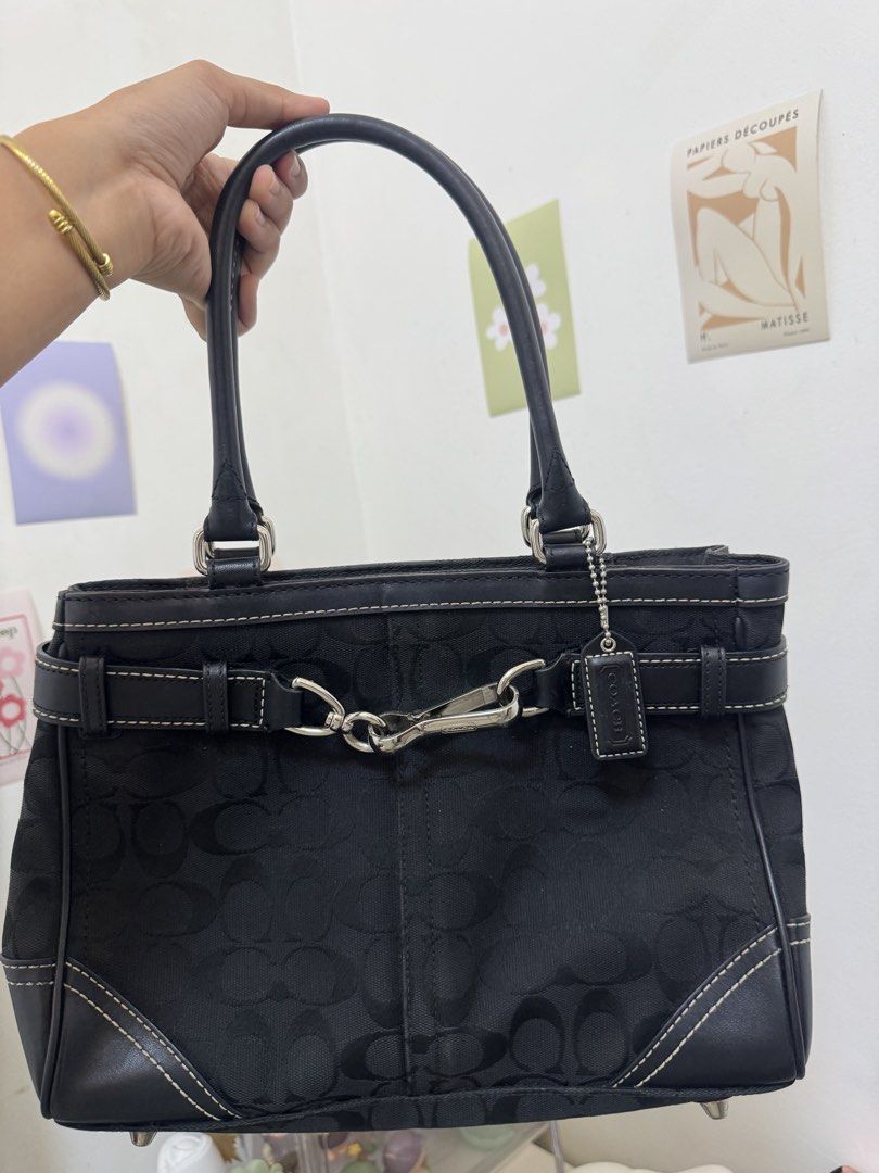 Coach Black CC Canvas Logo Hampton Tote Bag Bag (Category: Luxury Bags & Wallets) located in Valenzuela. Submitted by kylereyes89 (Listing ID 1434501945, Image 2). Description: - Authentic Coach handbag - Signature pattern - Silver clasp - Coach tag - Multiple interior compartments - Zipper closure - Black handles - White stitching details N°E05J-8K06.