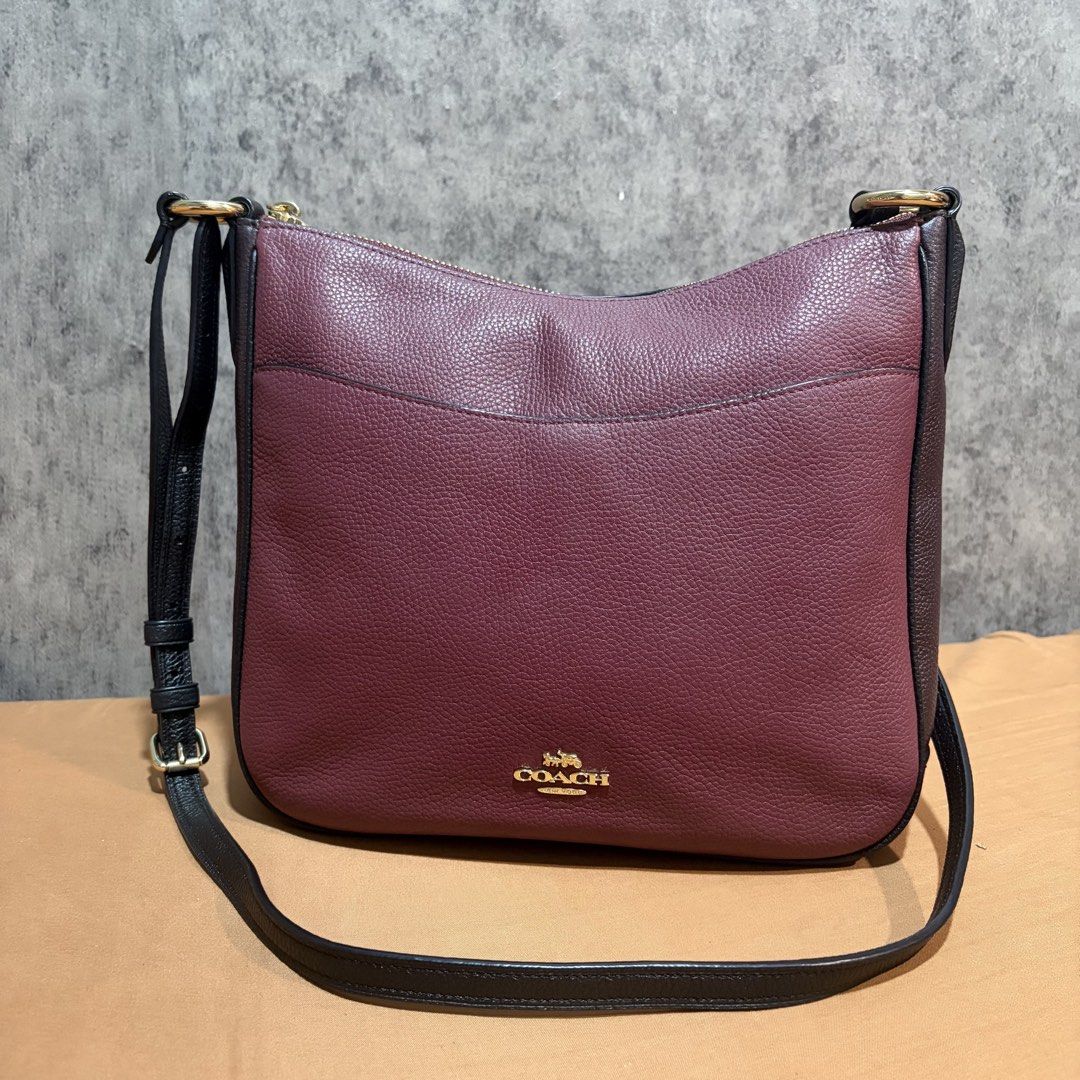 Coach Chaise Burgundy Sling Bag (Category: Luxury Bags & Wallets) located in Bulacan. Submitted by kcbd08 (Listing ID 1434521108, Image 1). Description: .