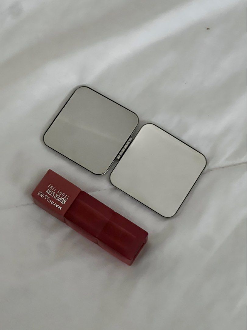 Compact Mirror (Category: Accessory Holder, Box & Organizers) located in Davao. Submitted by nomcha (Listing ID 1434431816, Image 3). Description: - compact mirror pls see photos for size reference! - super clean and chic - stainless steel - magnet clasp - easy to carryyy .