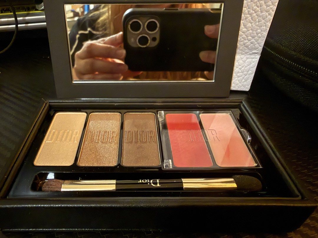 Dior (Category: Makeup) located in Quezon City. Submitted by lineprelove23 (Listing ID 1434441741, Image 3). Description: - Authentic Dior palette - Includes eyeshadows, blush, and brush - Features elegant design - Perfect for creating various looks.