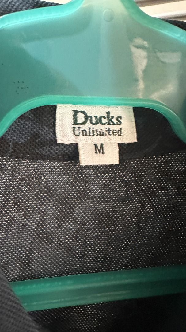 Ducks Unlimited Patterned Polo (Category: Tshirts & Polo Shirts ) located in Manila. Submitted by neilmatthewlua (Listing ID 1434436648, Image 3). Description: Pormang pang-gala o semi-formal! Selling this unique Ducks Unlimited Polo Shirt. Hindi ito yung generic na plain lang—may subtle floral print siya and very detailed yung embroidered logo. Bagay na bagay sa maong or slacks. Condition: 9/10 (Very Good Condition). Maayos ang collar, walang bu