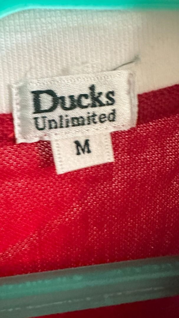 Ducks Unlimited Two-Tone Poli (Category: Tshirts & Polo Shirts ) located in Manila. Submitted by neilmatthewlua (Listing ID 1434436981, Image 2). Description: Sobrang tingkad pa ng kulay! Selling this Ducks Unlimited Red Polo with White Collar. Bagay na bagay sa mga mahilig sa sporty or varsity look. Very clean and professional tignan. Condition: 9/10 (Very Good Condition). Vibrant red color, hindi kupas. Puti pa rin ang collar, walang yellow sta