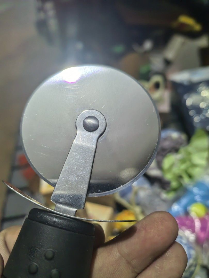 Echo Metal Pizza Cutter (Category: Other Kitchenware & Tableware) located in Cebu City. Submitted by dudes_villanueva (Listing ID 1434389706, Image 3). Description: Echo Metal Pizza Cutter 📌 Stainless steel kitchen utensil for slicing pizza. It features a resin handle for a firm grip and measures approximately 190 mm in length. 📌 In excellent condition..
