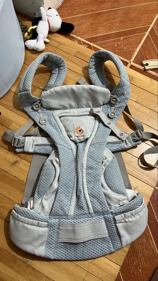 ergobaby omni breeze carrier (Category: Carriers & Slings) located in Santa Rosa. Submitted by mommy.cole.affordable.stuff (Listing ID 1434562850, Image 1). Description: .