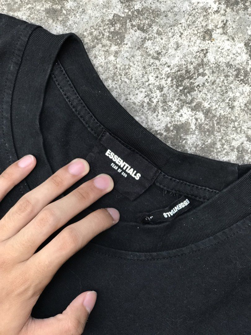 Essentials Fear of God Black T-shirt (Category: Tshirts & Polo Shirts ) located in Caloocan City. Submitted by srdnkrk_0 (Listing ID 1434480399, Image 2). Description: - Fear of God Essentials T-shirt - Black color - Features the Essentials logo on the front - Crew neck style - Made of cotton material - Brand new with tag -dimes 21x28.