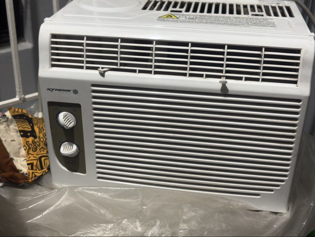 Everest 0.5HP Window Type Aircon | Malamig | Good Working Condition (Category: Air Conditioning and Heating) located in Manila. Submitted by patty_patts (Listing ID 1434511734, Image 2). Description: ❄️ Selling Everest Window Type Aircon (0.5 HP) ✅ 100% working condition ✅ Still cools very well ✅ Clean and well maintained ✅ Used only for 2 years ✅ Energy efficient — electricity bill usually around ₱2,500–₱3,000/month total household consumption w