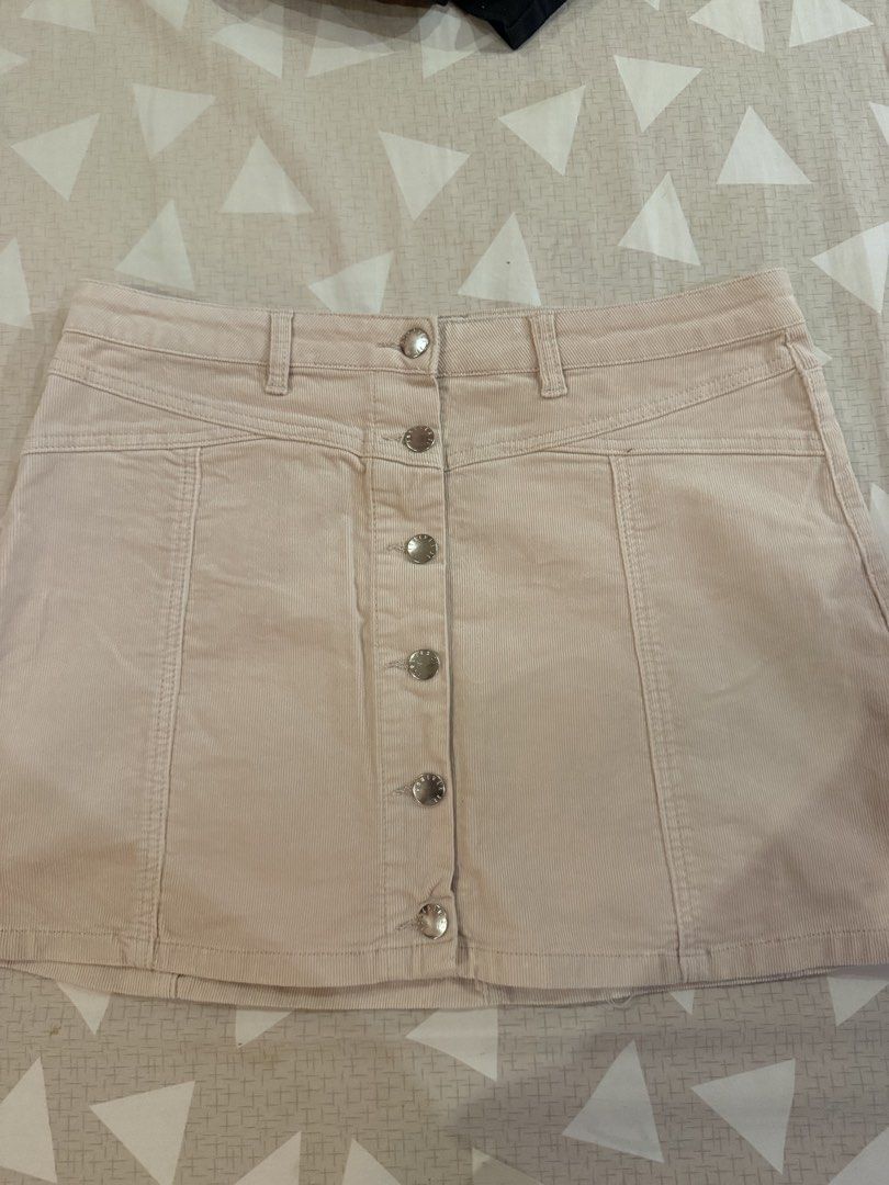 F21 Skirt (Category: Skirts) located in Las Pinas. Submitted by yncxz (Listing ID 1434511200, Image 1). Description: .