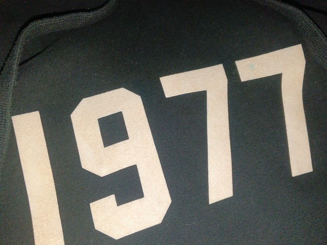 FEAR OF GOD ESSENTIALS HOODIE 1977 (Category: Hoodies) located in Mabalacat. Submitted by gothrifting. (Listing ID 1434541400, Image 3). Description: NO TAGS BUT HEAVY COTTON MINIMAL ISSUE ON NO.7 SIZE : LARGE PAMPANGA LOCATION.