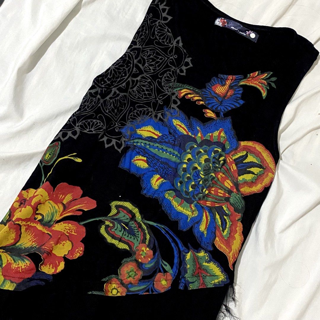 y2k floral print tank top (Category: Sleeveless) located in Cavite. Submitted by 1004lili (Listing ID 1434551486, Image 2). Description: ⭐️ payo ⭐️ dm if inch ! - adrianne lenker coded top lol.