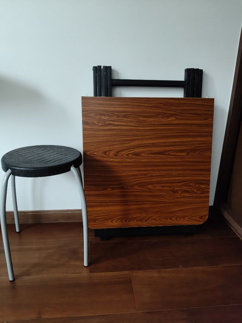 foldable table (Category: Tables & Sets) located in Singapore. Submitted by kengchong (Listing ID 1434405379, Image 1). Description: foldtable table, 1.2m when opened. height - 0.74m, width 0.6m compact, easy to setup and store. good for outdoor or when need an extra table.