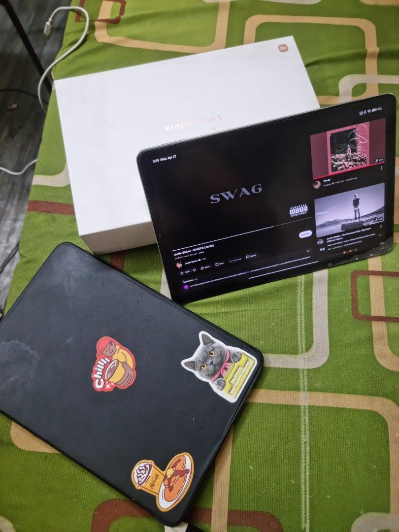 For Sale Xiaomi Pad 5 (Category: Android) located in Manila. Submitted by gelou_35 (Listing ID 1434590219, Image 3). Description: FOR SALE Xiaomi Pad 5 6/128GB Display: 11-inch LCD with 1600 x 2560 resolution, 120Hz refresh rate, and Dolby Vision. Performance: Qualcomm Snapdragon 860 (7nm) processor. Battery: 8720mAh battery Audio: Quad stereo speakers with Dolby Atmos support. Camera: 13 MP rear camera and 8 MP front camera. Storage & RAM: 6GB L
