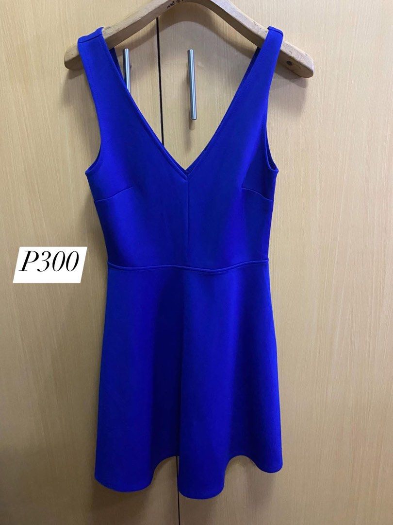 Forever 21 Blue Dress - Size S (Category: Dresses) located in Quezon City. Submitted by shejyy (Listing ID 1434445282, Image 1). Description: - Preloved Forever 21 blue dress - Size: S - Features a flattering V-neck - Fitted silhouette - Made in Vietnam - Perfect for various occasions.