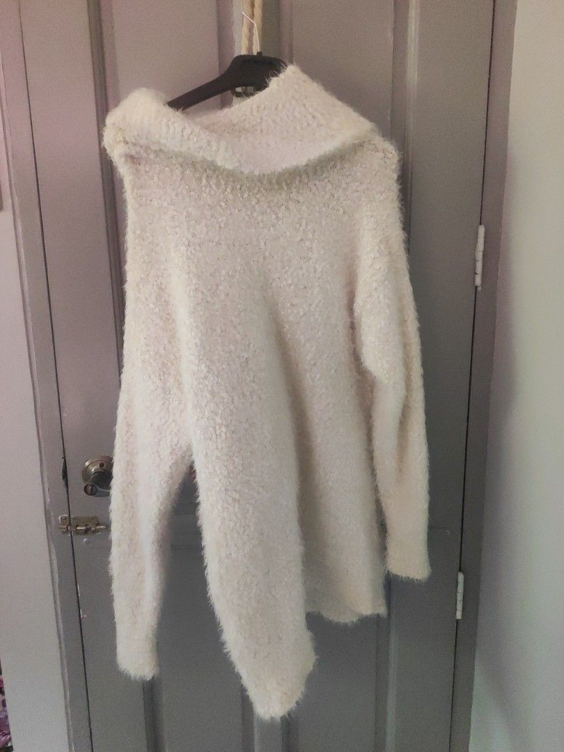 Forever 21 sweater dress (Category: Dresses) located in Manila. Submitted by madriagani48857 (Listing ID 1434451932, Image 2). Description: -63% polyester , 37% nylon RFS: A gift but too hot to wear out could give onee-gyaru.
