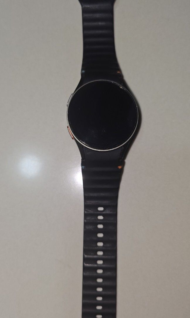 Galaxy watch 7 (Category: Wearables & Smart Watches) located in Abulug. Submitted by stark67 (Listing ID 1434518329, Image 2). Description: Model: Samsung Galaxy Watch 7 Color: Green Size options: 40mm / 44mm (depending on your unit) Performance Processor: 3nm Exynos W1000 RAM: 2GB Storage: 32GB Display Type: Super AMOLED Resolution: 432 × 432 (40mm variant) Always-on display support Health and Fitness Features Heart rate monitoring Sleep trackin