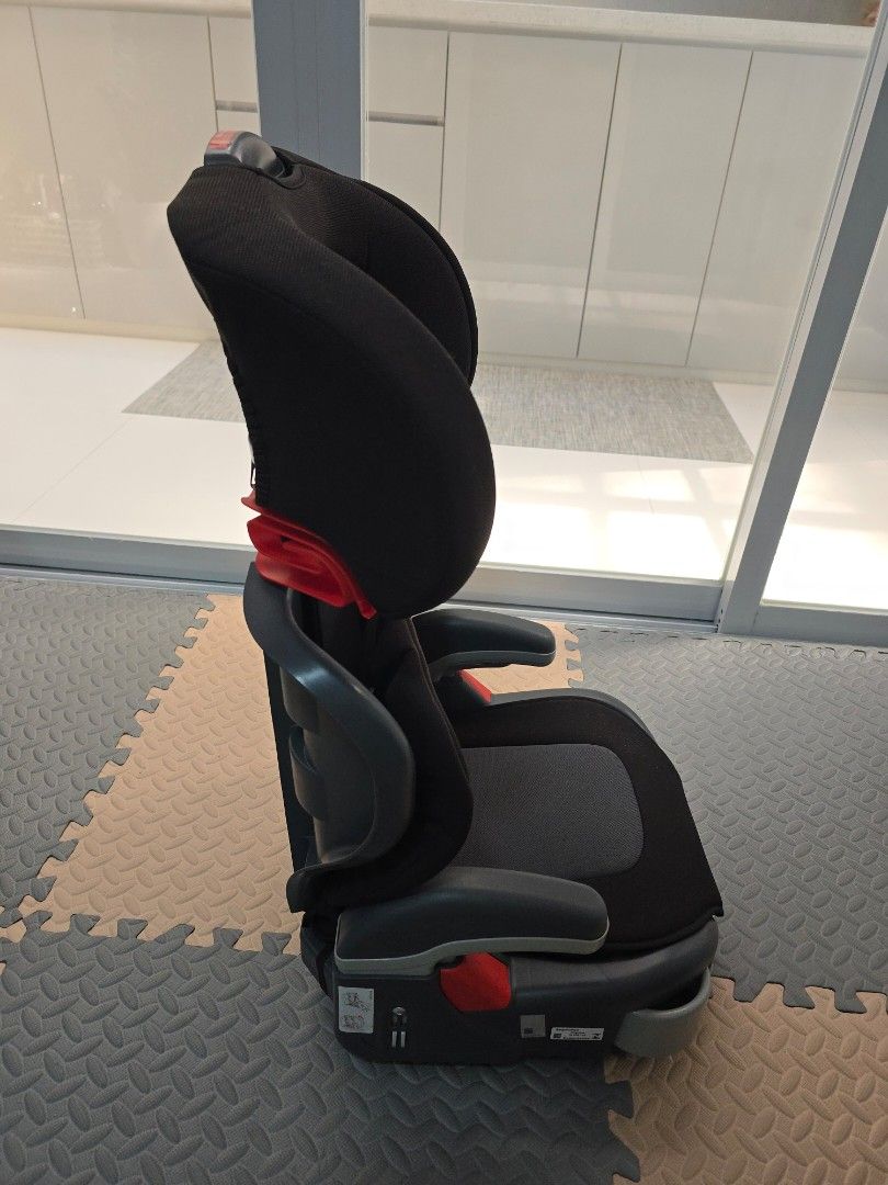 Graco Car Seat (Category: Car Seats) located in Pasig City. Submitted by cesar2 (Listing ID 1434596486, Image 3). Description: - toddler booster seat Graco car seat, black and gray with red accents - Side impact protection - Adjustable headrest - Easy installation with clear instructions .