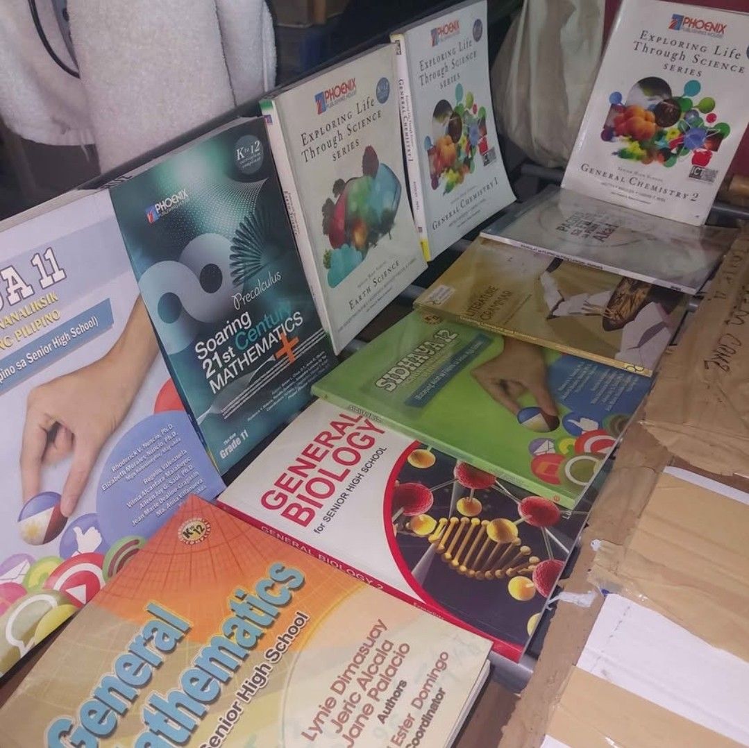 Grade 11 - 12 Senior Highschool Textbooks (TakeAll) (Category: Textbooks) located in Bulacan. Submitted by gaia26 (Listing ID 1434536254, Image 2). Description: 1500 Take all! 10 books total Bagong pages pa, walang sulat, mostly naka cover. May name mark lang sa tuktok. Walang punit or damage -General Biology 2 -Soaring 21st Century Mathematics -General Chemistry: Exploring Life Through Science -General Chemistry 2: Exploring Life Through Science