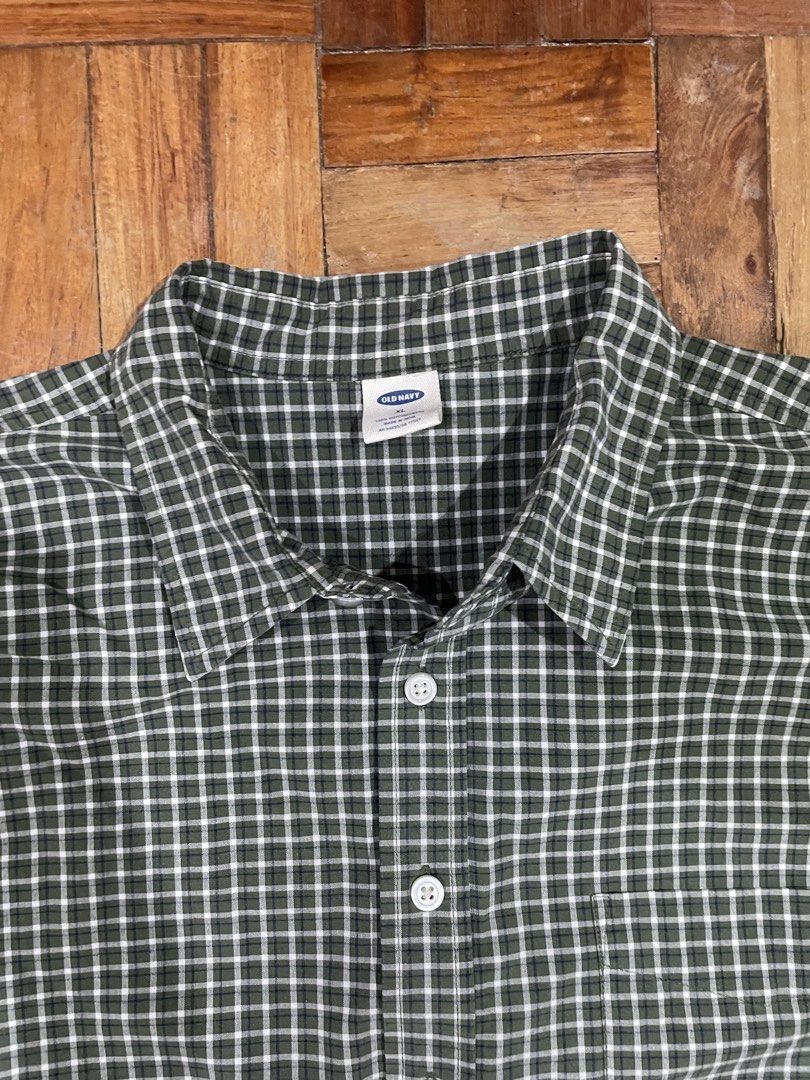 Green Old Navy Cropped Polo (Category: Tshirts & Polo Shirts ) located in Quezon City. Submitted by declutter.studios (Listing ID 1434419889, Image 2). Description: WIDTH (PIT TO PIT): 26.5 LENGTH: 26 MINE - ₱[PRICE] ✨ NOTES: NEEDS WASH, GOOD CONDITION ⚠️ FLAWS: NONE 🚛 ADDITIONAL SHIPPING FEE 📩 MESSAGE ME FOR MORE DETAILS OR INQUIRIES!.