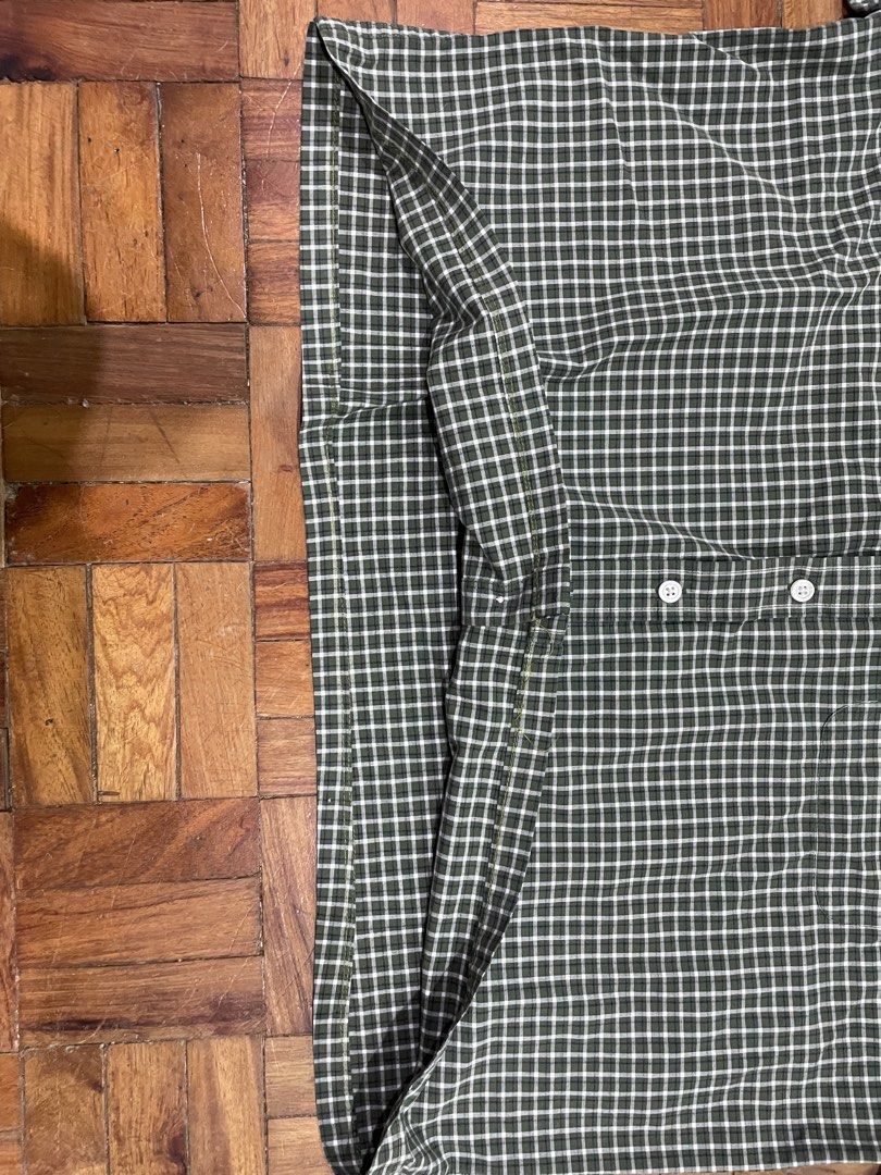 Green Old Navy Cropped Polo (Category: Tshirts & Polo Shirts ) located in Quezon City. Submitted by declutter.studios (Listing ID 1434419889, Image 3). Description: WIDTH (PIT TO PIT): 26.5 LENGTH: 26 MINE - ₱[PRICE] ✨ NOTES: NEEDS WASH, GOOD CONDITION ⚠️ FLAWS: NONE 🚛 ADDITIONAL SHIPPING FEE 📩 MESSAGE ME FOR MORE DETAILS OR INQUIRIES!.