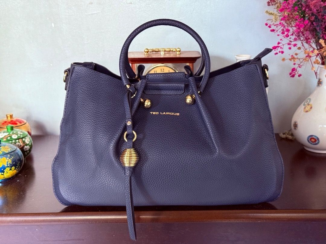 Gretel TED LAPIDUS (Category: Luxury Bags & Wallets) located in Cotabato. Submitted by goldenhiveph0826 (Listing ID 1434472457, Image 1). Description: SALE SALE SALE FREE SF - Wag na po tawaran naka sale na po and free SF 🧡💚😊 💚 may minimal flaws Not visible ✅LikeNew ✅Handbag ✅Softleather ✅Magaan Material: coated canvas Dimensions: 26(L) x 17(H) x 9(D) in cm.