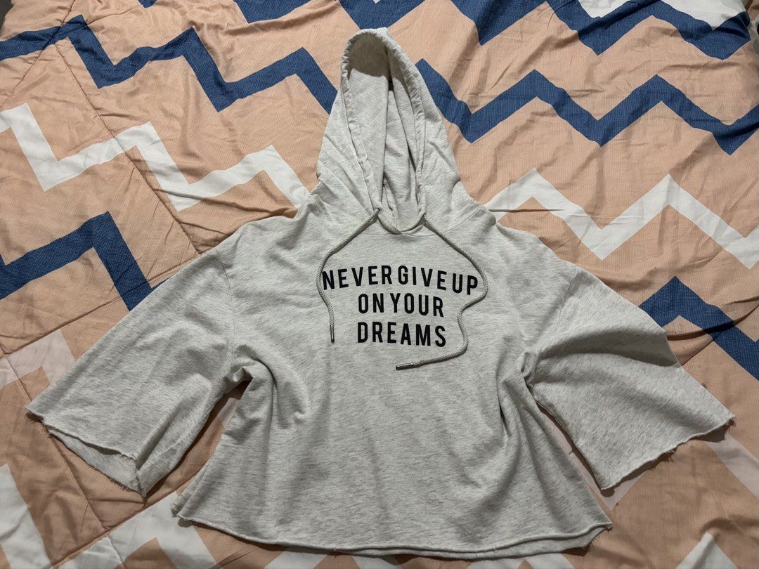 Grey Semi-Crop Top Hoodie (Category: Others Tops) located in Cavite. Submitted by szky_ (Listing ID 1434546687, Image 1). Description: DECLUTTERED CLOTHES FOR SALE 😱‼️ MOP: GCash only COURIER: J&T (minimum ₱125) 📍Gen. Tri., Cavite.