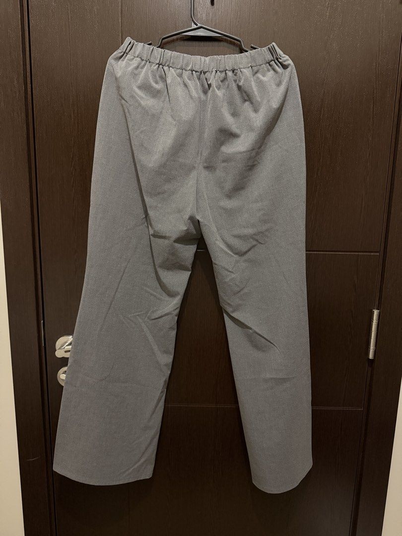GU 2-in-1 Gray Skirt & Pants Set (Category: Other Bottoms) located in Taguig. Submitted by 77dbae (Listing ID 1434545499, Image 2). Description: GU 2-in-1 Grey Skirt & Pants Set - Size L - from Japan - pants used once (length: 40in) - pants/skirt can be used alone rfs: decluttering.