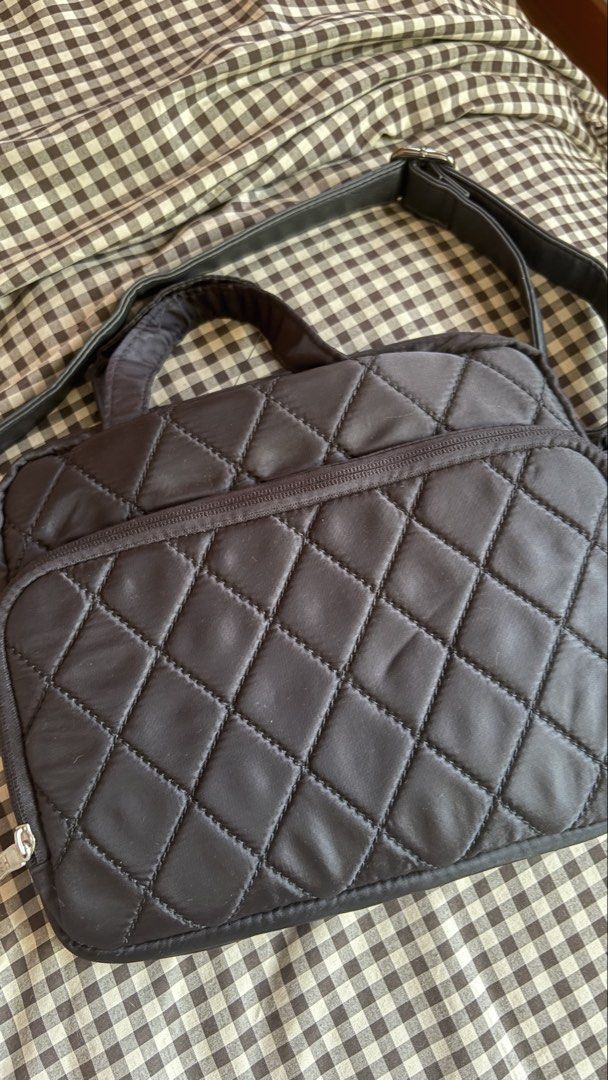 Halo Quilted Crossbody Bag (Category: Cross-body Bags) located in Pasig City. Submitted by usttiger (Listing ID 1434432729, Image 3). Description: Halo black quilted crossbody bag RFS: Decluttering 💖 - Features a top handle and detachable shoulder strap - Main compartment with zipper closure - Front zippered pocket - Interior lined with gray fabric - Diamond quilted pattern - Halo logo tag.