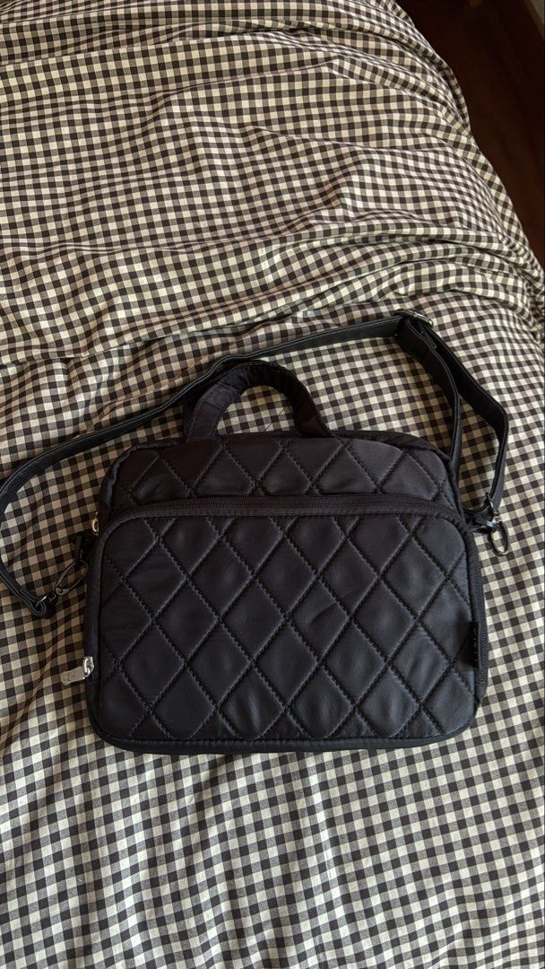 Halo Quilted Crossbody Bag (Category: Cross-body Bags) located in Pasig City. Submitted by usttiger (Listing ID 1434432729, Image 2). Description: Halo black quilted crossbody bag RFS: Decluttering 💖 - Features a top handle and detachable shoulder strap - Main compartment with zipper closure - Front zippered pocket - Interior lined with gray fabric - Diamond quilted pattern - Halo logo tag.