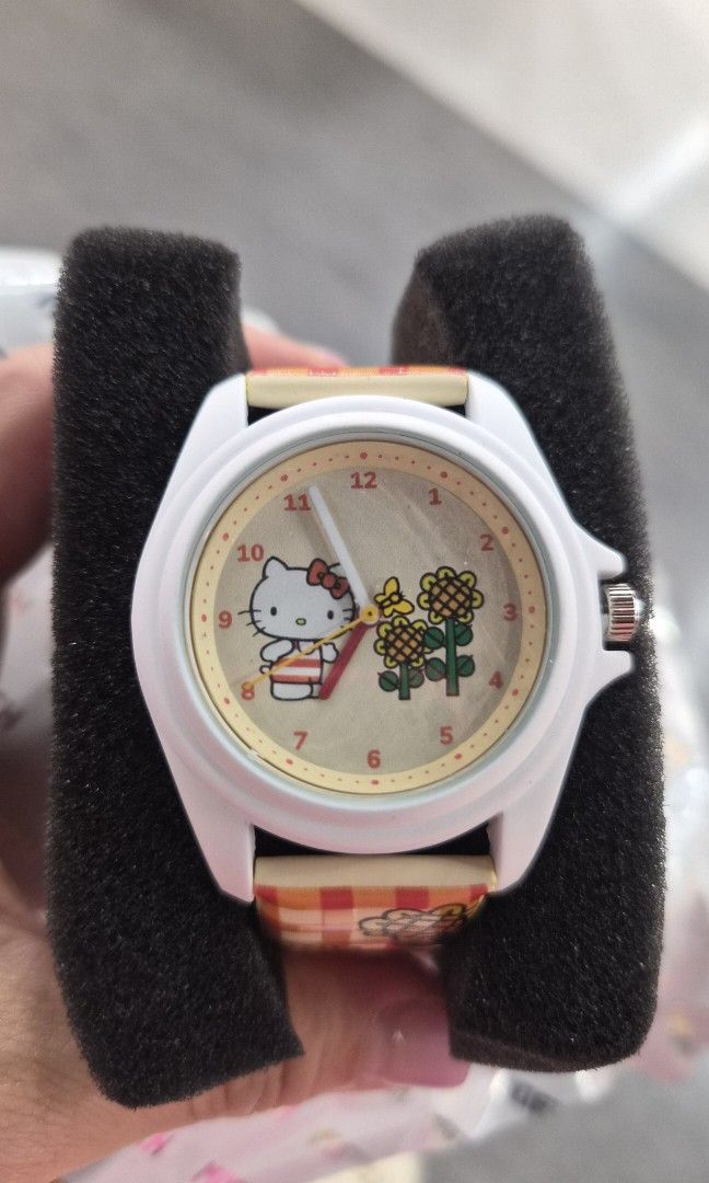 由 heill890 (刊登 ID 1434490209，圖片 1) 提交，位於 台中市 (Taichung) 的 HEILL KITTY 手錶 (類別：手錶)，說明：僅打開而已，全新的。