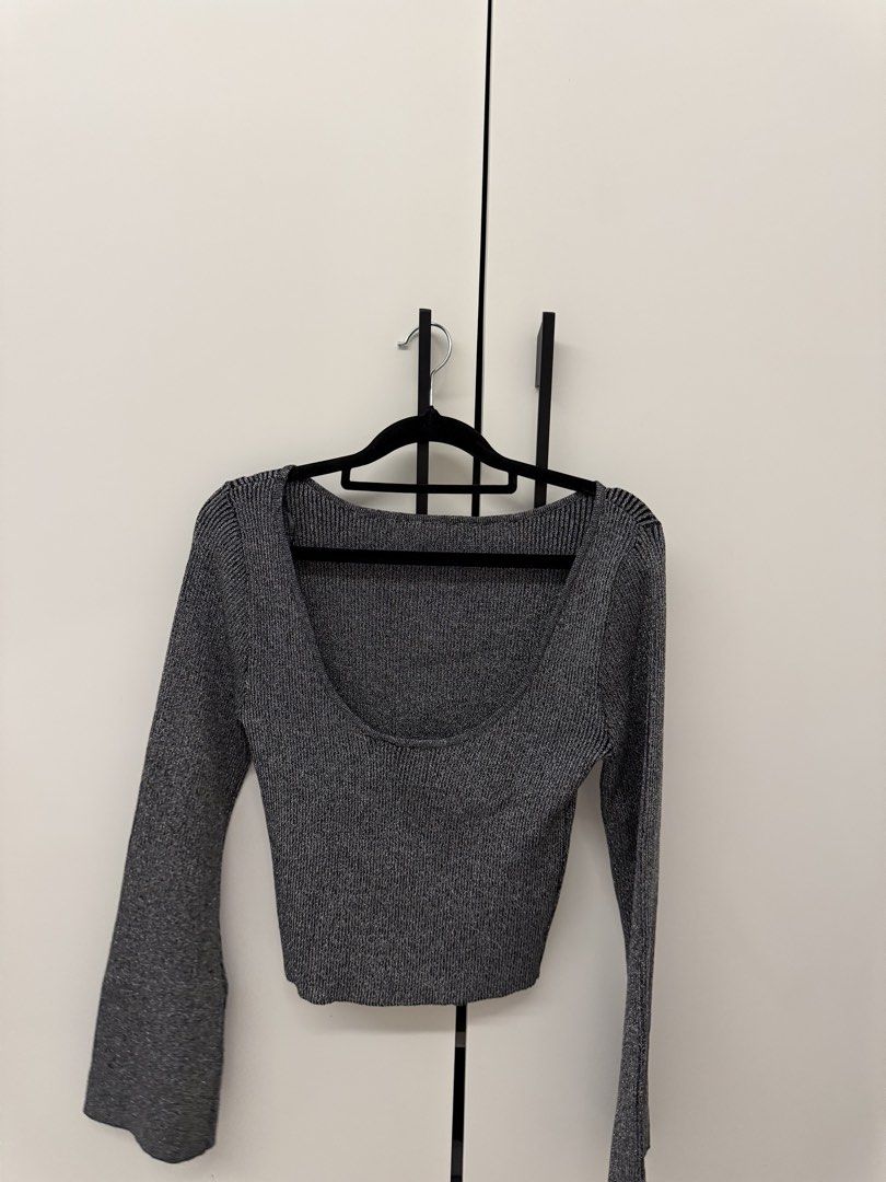 H&M Divided Long Sleeve Top (Category: Longsleeves) located in Manila. Submitted by sofffdlr (Listing ID 1434521064, Image 3). Description: - H&M Divided long-sleeved top - Features a flattering scoop neckline - Ribbed texture - Sleeves have a slight flare at the wrist - Shimmery grey color - Size L.