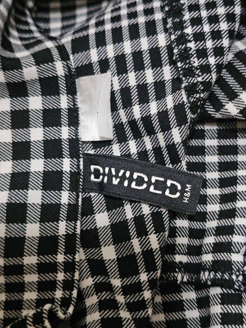 H&M Divided Plaid Top (Category: Sleeveless) located in Manila. Submitted by corickety (Listing ID 1434466463, Image 2). Description: • Width: 13in • Length (From sleeve) : 30in • No stains or damage.