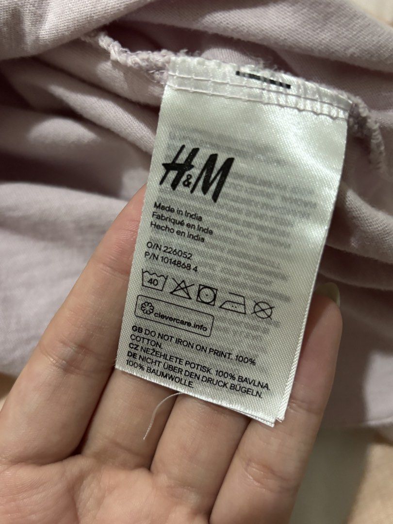 H&M Purple Oversized Shirt (Category: Shirts) located in Cavite. Submitted by szky_ (Listing ID 1434547343, Image 3). Description: DECLUTTERED CLOTHES FOR SALE 😱‼️ MOP: GCash only COURIER: J&T (minimum ₱125) 📍Gen. Tri., Cavite.