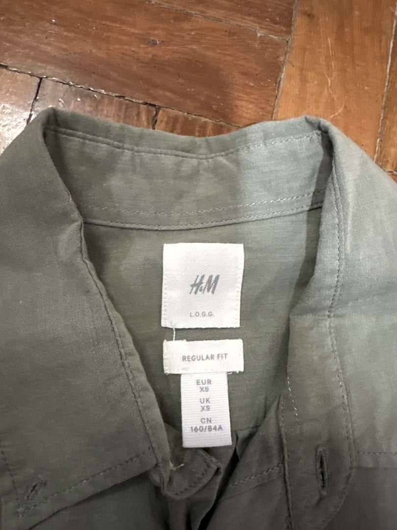 H&M Regular Fit Short Sleeve Shirt (Category: Tshirts & Polo Shirts ) located in Quezon City. Submitted by bagoffinds (Listing ID 1434475933, Image 2). Description: - H&M short sleeve shirt - Size: XS (EU) - Color: Solid Green - Fit: Regular - Features: Button-down front, chest pocket, classic collar - Material: Lightweight fabric - Ideal for warm weather.
