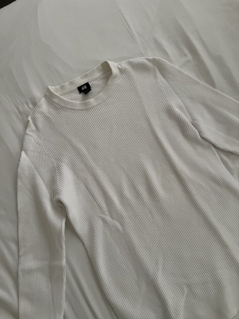 H&M Waffle Knit Long Sleeve Sweater (Category: Longsleeves) located in Angeles City. Submitted by mkbear98 (Listing ID 1434431889, Image 1). Description: - H&M white long-sleeved sweater - Waffle knit texture - Crew neck - Great for layering - Unisex.