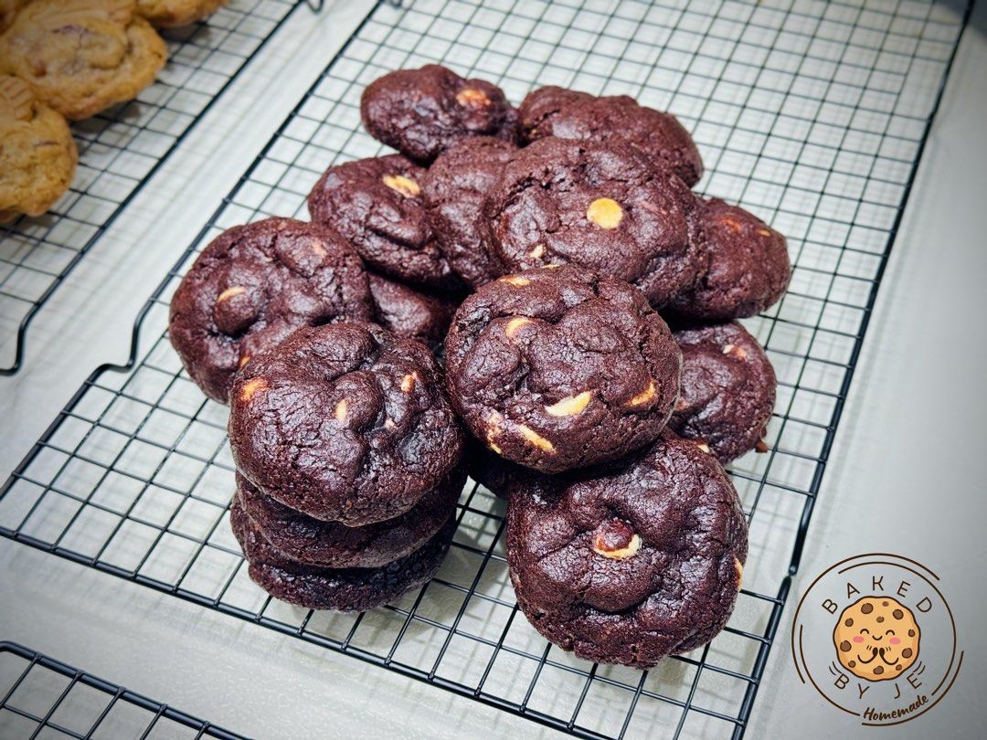 Homemade Premium Chocolate Chip Cookies (Category: Packaged & Instant Food) located in Taytay. Submitted by everythingonline888 (Listing ID 1434568722, Image 2). Description: IG: baked.by.je 8 Flavors: The OG, Triple Chocolate, Red Velvet, Oreo, Nutella, Biscoff, Chocnut, Oatmeal - Homemade Premium Chocolate Chip Cookies - Freshly baked with premium ingredients - Individually packed for freshness - Perfect for sharing, gifting, or just treating y