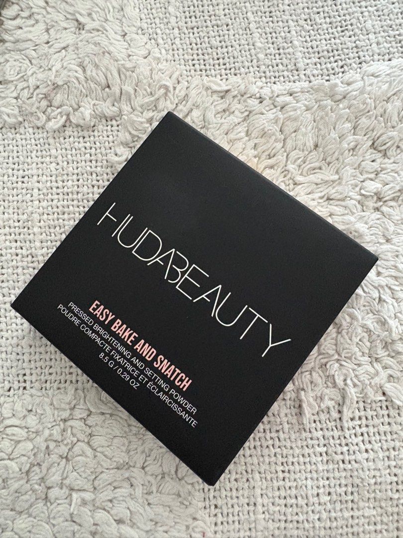 HUDA EASY BAKE PRESSED SETTING POWDER (Category: Makeup) located in Mandaluyong City. Submitted by kshn00 (Listing ID 1434448479, Image 1). Description: .