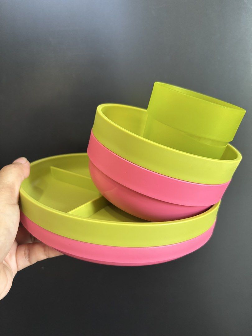 PILLOWFORT Dinnerware Set (Category: Dinnerware & Cutlery) located in Manila. Submitted by happyeight (Listing ID 1434428616, Image 1). Description: Pillowfort Dinnerware Set - Includes plates, bowls, and tumblers - Vibrant pink and green color - BPA-free .