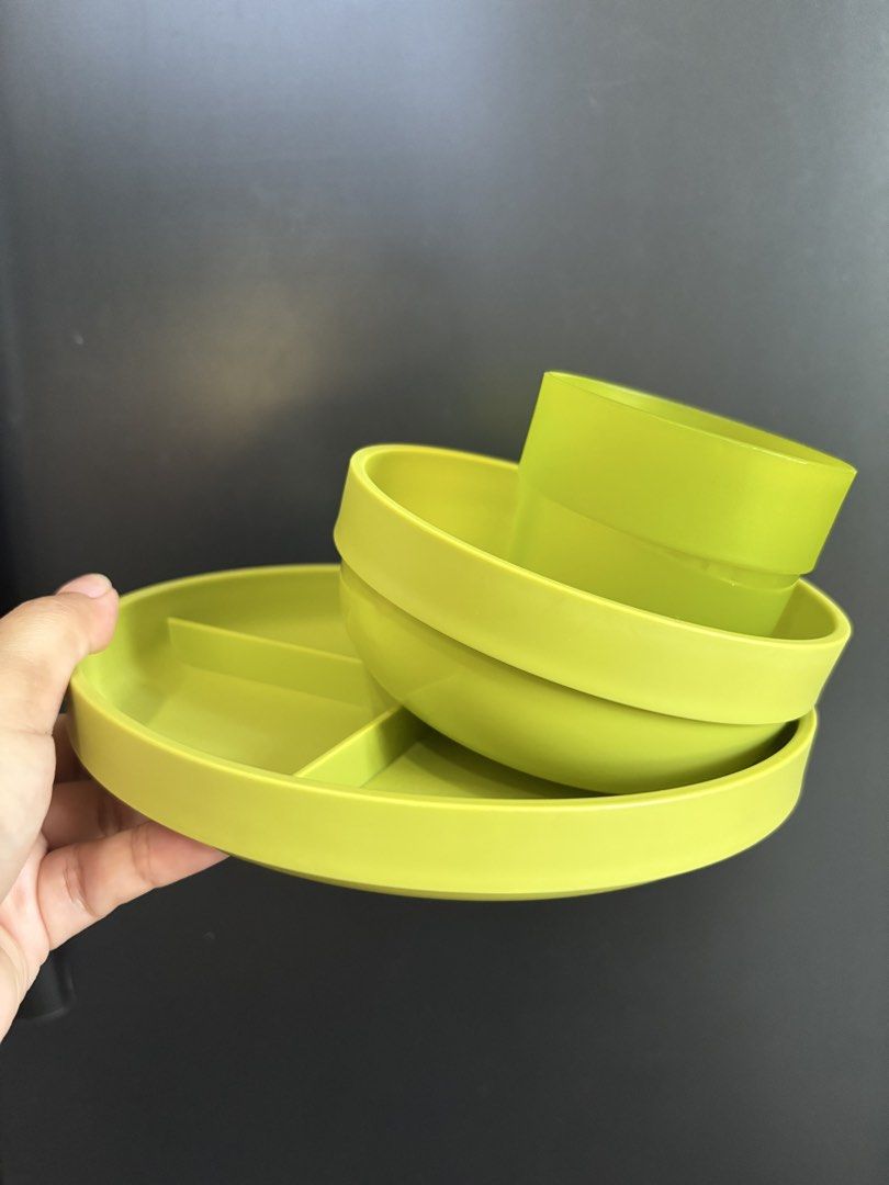 PILLOWFORT Dinnerware Set (Category: Dinnerware & Cutlery) located in Manila. Submitted by happyeight (Listing ID 1434428616, Image 2). Description: Pillowfort Dinnerware Set - Includes plates, bowls, and tumblers - Vibrant pink and green color - BPA-free .