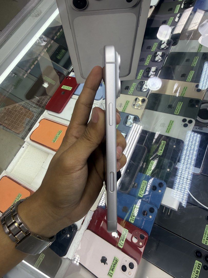 iPhone 17 Pro Max 512gb SMART LOCKED 100% batt with same serial box NTC Approved (Category: iPhone 17 Series) located in Manila. Submitted by carimgadgets (Listing ID 1434491093, Image 3). Description: .