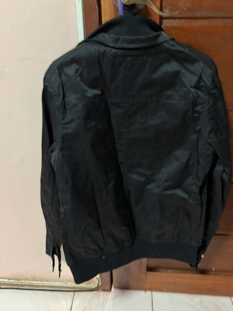 JAG BLACK Jacket (Category: Coats, Jackets and Outerwear) located in Kawit. Submitted by thoris (Listing ID 1434423260, Image 3). Description: - Unisex - Medium size - Full zip closure - Collared neckline - Buttoned cuffs - Striped lining - With extra pocket inside - Plain back.