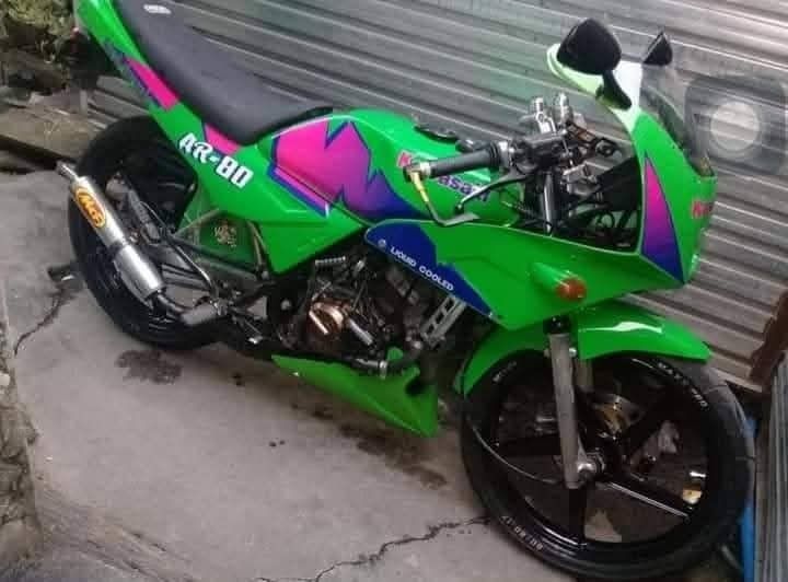 Kawasaki AR-80 Motorcycle (Category: Motorbikes for Sale) located in Cainta. Submitted by blod0214 (Listing ID 1434426766, Image 2). Description: Green Kawasaki AR-80 motorcycle. Features a custom paint job with pink and purple accents. Equipped with aftermarket exhaust. Black wheels and a black seat..