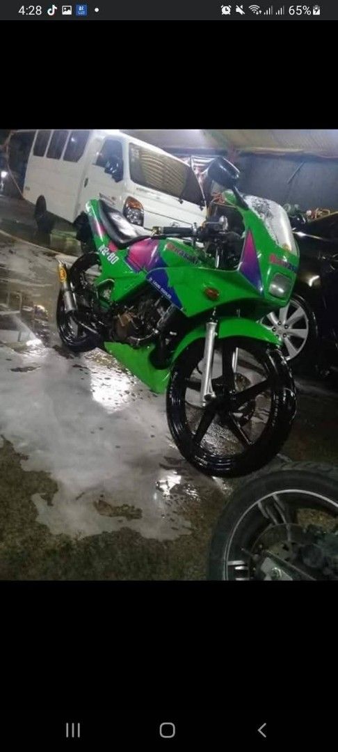 Kawasaki AR-80 Motorcycle (Category: Motorbikes for Sale) located in Cainta. Submitted by blod0214 (Listing ID 1434426766, Image 3). Description: Green Kawasaki AR-80 motorcycle. Features a custom paint job with pink and purple accents. Equipped with aftermarket exhaust. Black wheels and a black seat..