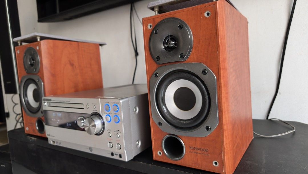 Kenwood RD-UDA55 (Category: Soundbars, Speakers & Amplifiers) located in Caloocan City. Submitted by comargo (Listing ID 1434551865, Image 1). Description: good condition no issue no repair test all u want sa bahay CD ok pick up only north Caloocan bagumbong The Kenwood RD-UDA55 is a compact high-fidelity audio system (often paired with speakers as the UD-A55) known for its versatility. Key specs include CD playback, USB/SD card playback/recordin